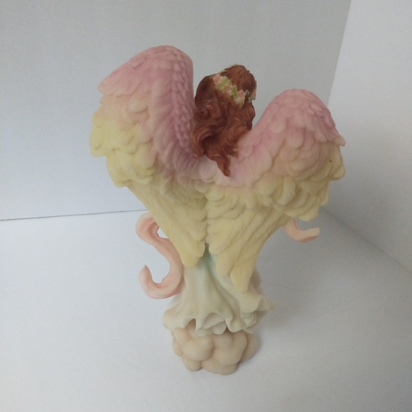 Seraphim Classic, Monica "Under Love's Wing" Angel Statue - Picture 5 of 11
